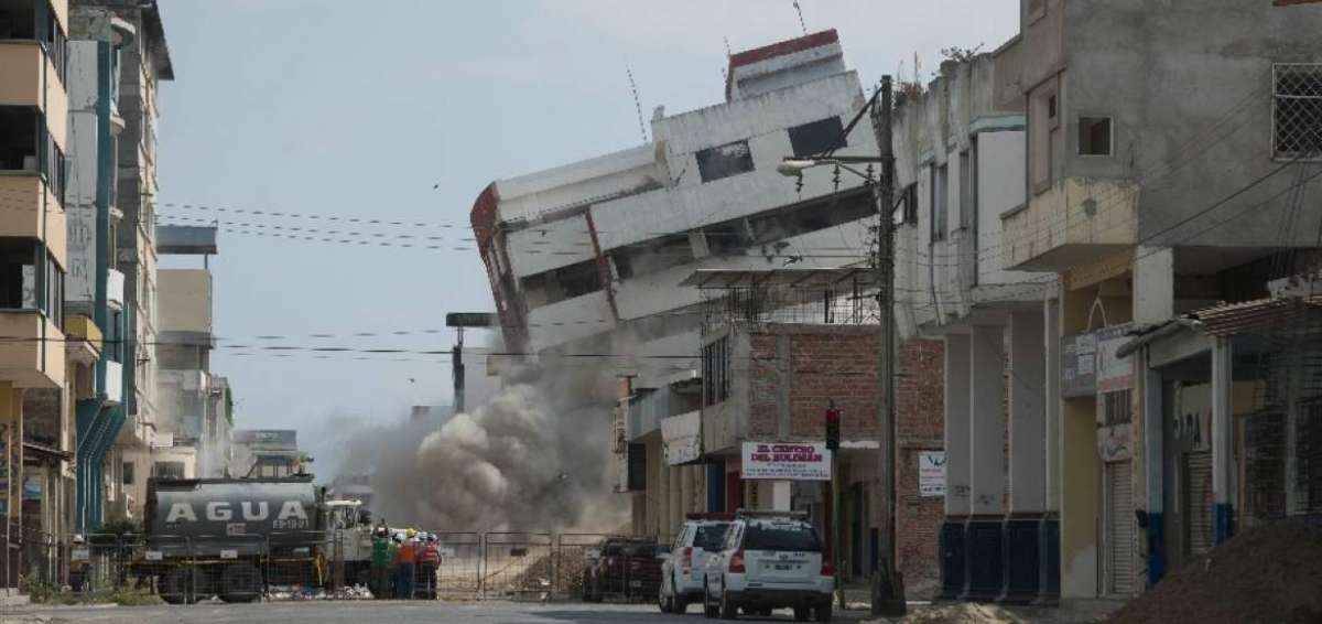 En la demolici&oacute;n no hubo da&ntilde;os colaterales pues las vibraciones fueron m&iacute;nimas, seg&uacute;n los t&eacute;cnicos.
