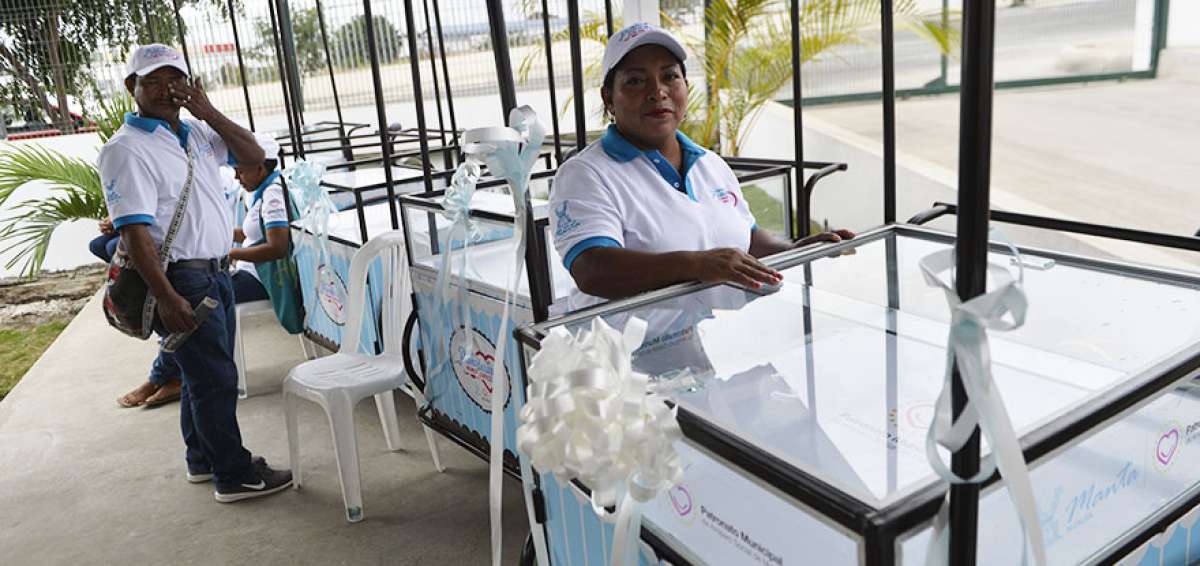 Virginia Chande es una de las mantenses que recibi&oacute; ayer el triciclo para generar ingresos a su hogar.