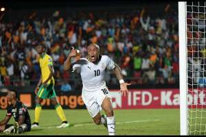 Andre Ayew, de Ghana, celebra el gol que le dio la clasificaci&oacute;n a su equipo para la siguiente ronda. Foto: AFP