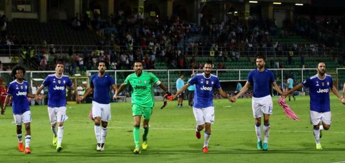 Juventus sufre para ganar en Palermo y se mantiene l&iacute;der