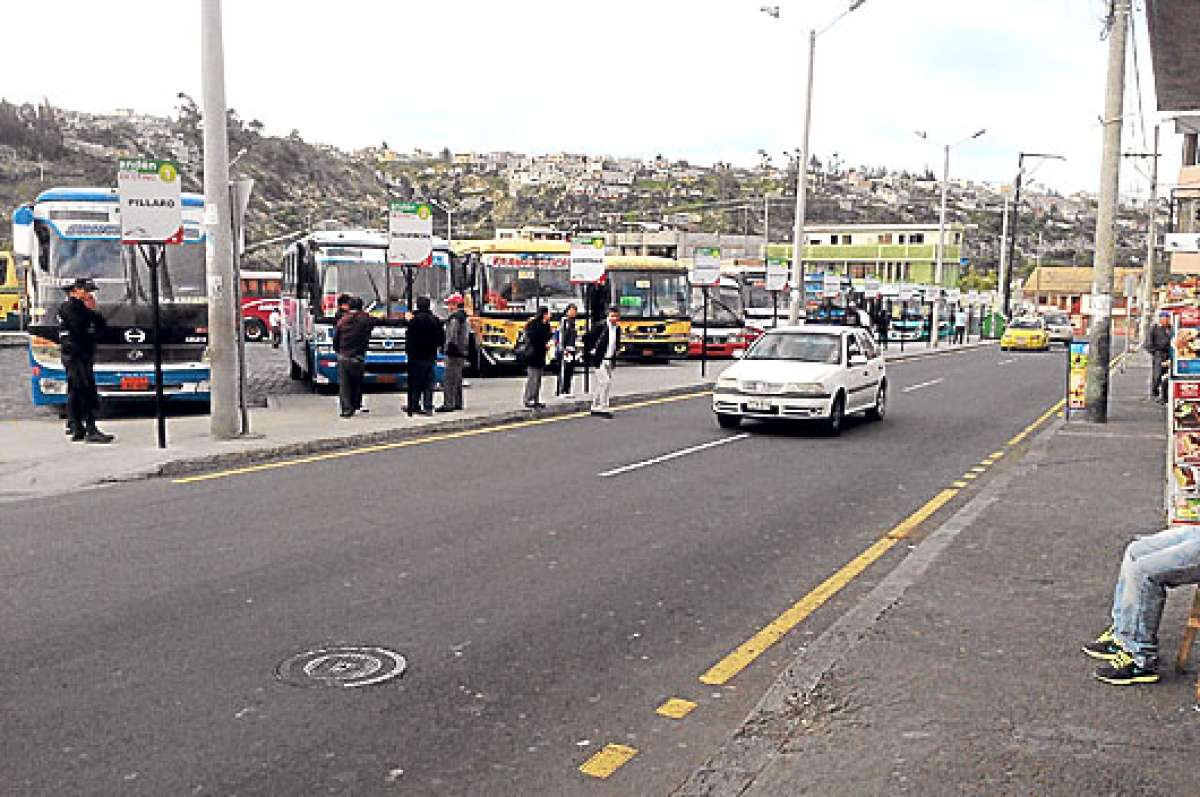 La avenida Luis Pasteur tambi&eacute;n pasa a un costado de la terminal de transferencia. Desde all&iacute; parten buses de pasajeros hacia P&iacute;llaro, Pucarrum&iacute;, Cunchibamba, etc. Foto: Jos&eacute; Miguel Castillo/ El Tel&eacute;grafo