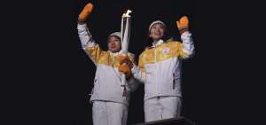 Dos jugadoras de hockey de equipo unificado de Corea encendieron la llama ol&iacute;mpica