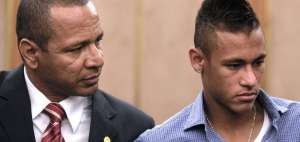 La justicia brasile&ntilde;a multa a Neymar y a su padre por esquivar impuestos entre 2007 y 2008 cuando el futbolista jugaba en el Santos.