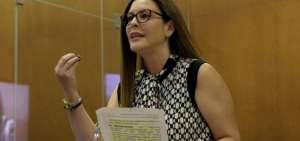 La asamble&iacute;sta Mar&iacute;a Mercedes Cuesta plante&oacute; el cambio del orden del d&iacute;a para que se incluya el tema en la sesi&oacute;n.