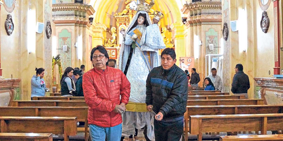 Los devotos llegan de diversas provincias de la regi&oacute;n para demostrar su gratitud y devoci&oacute;n a esta imagen. Foto: Silvia Osorio / para El Tel&eacute;grafo