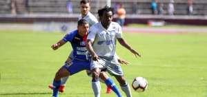 Juan Carlos Paredes estuvo en el once abridor de Emelec, pero fue cambiado por Brayan Cabezas.