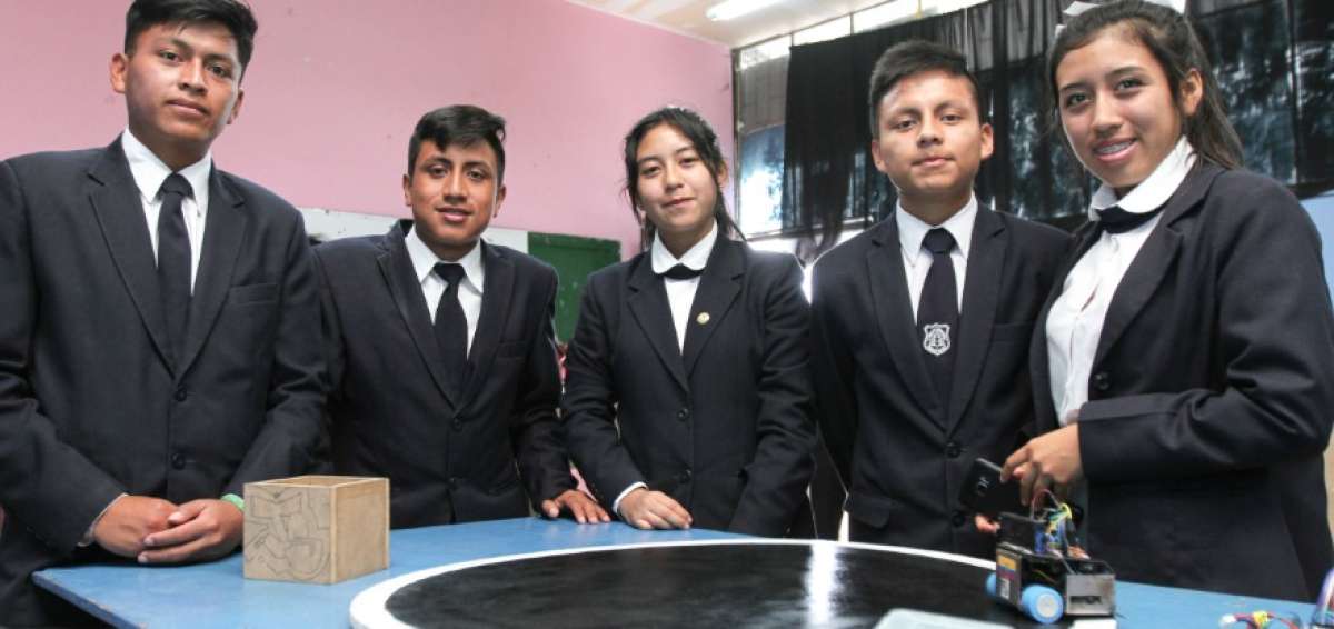 Estudiantes de la Unidad Educativa Juan Salinas.