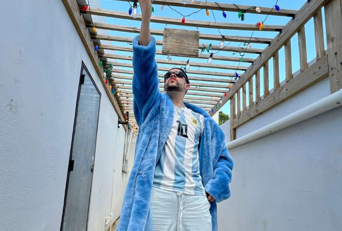 El cantante puertorriqueño Bad Bunny se puso la camiseta de Argentina.