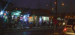 La iluminaci&oacute;n se limita a los locales comerciales en los alrededores de la &lsquo;Entrada de la 8&rsquo;.