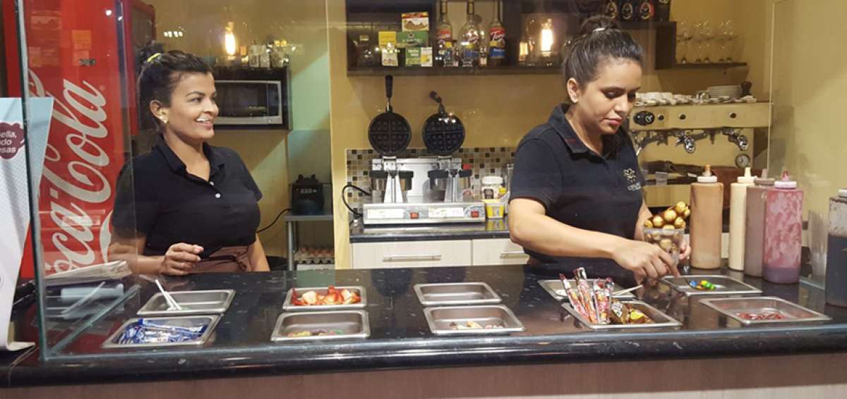 Las personas que atienden se esmeran para que los clientes se vayan satisfechos con el producto y con la atenci&oacute;n. El sitio es muy concurrido.  