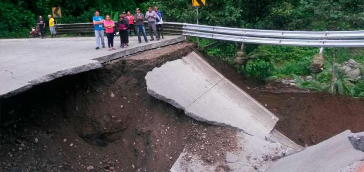 La carretera se hundi&oacute; en un sitio cercano al puente Chalguayacu, en la v&iacute;a entre Guayas y Chimborazo.