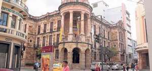 La campa&ntilde;a electoral, en la capital azuaya, se centra en los medios de comunicaci&oacute;n y en las principales avenidas.