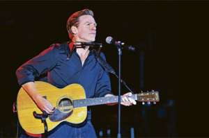 Bryan Adams recurre a lo &lsquo;retro&rsquo;