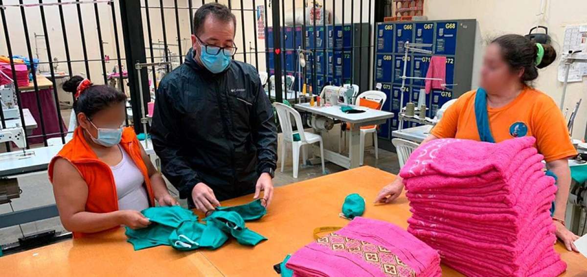 Privadas de la libertad confeccionan 200 mascarillas diarias por emergencia sanitaria