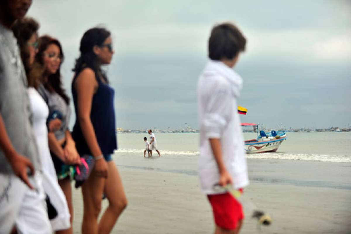 Uno de los principales balnearios de Manta es Playita M&iacute;a. En el lugar hay gran variedad de locales de comida y ventas de artesan&iacute;as. Foto: Rodolfo P&aacute;rraga / El Tel&eacute;grafo