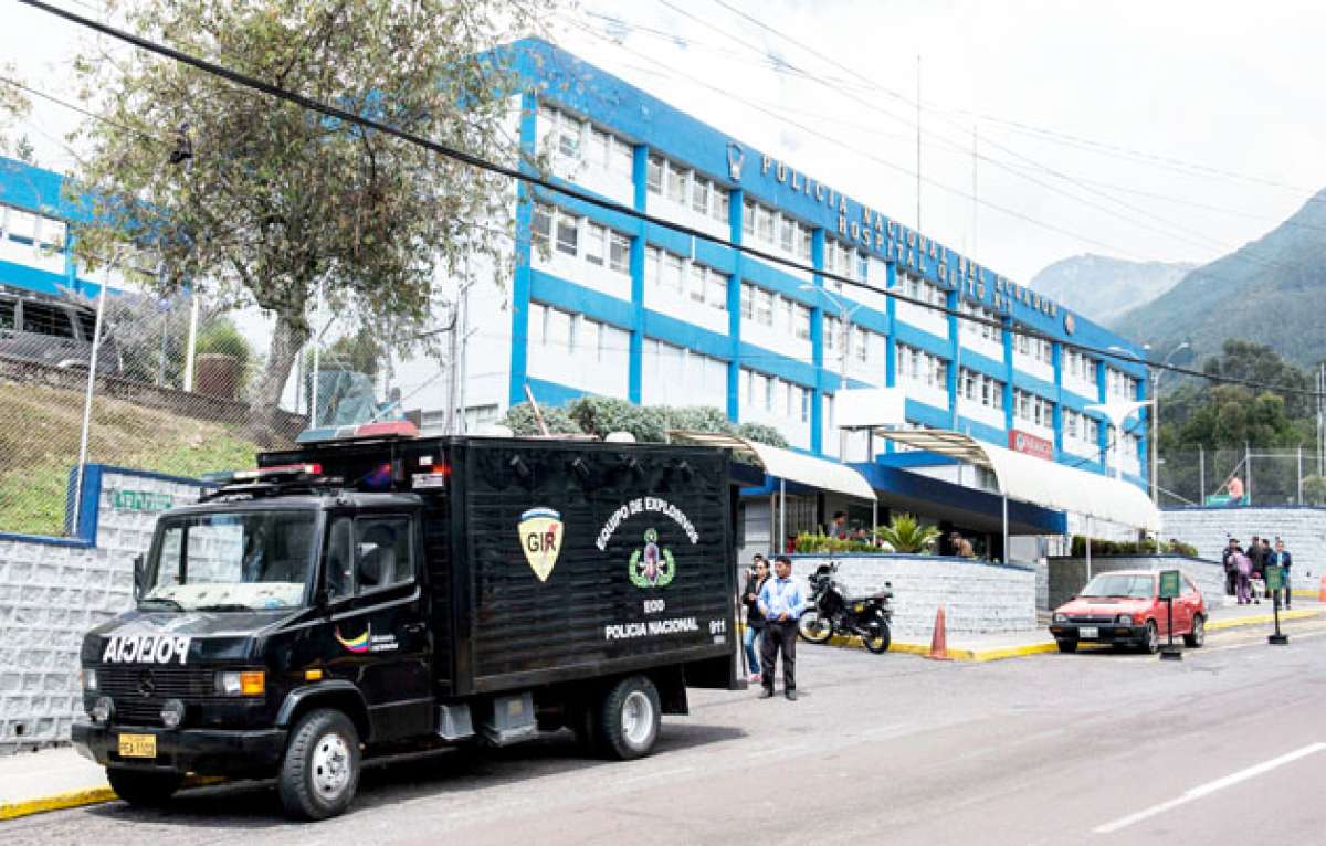 Al siguiente d&iacute;a de la rebeli&oacute;n policial, personal municipal de limpieza lav&oacute; las calles y borr&oacute; las evidencias. Marco Salgado / El Tel&eacute;grafo