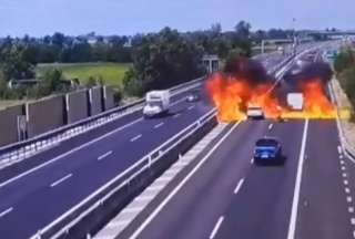 Una avioneta se estrelló en la autopista de Italia y fallecieron sus ocupantes