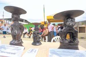 Artesanos de La Pila exhibieron su arte con barro en el V Concurso de R&eacute;plicas Arqueol&oacute;gicas. Foto: Rodolfo P&aacute;rraga / El Tel&eacute;grafo