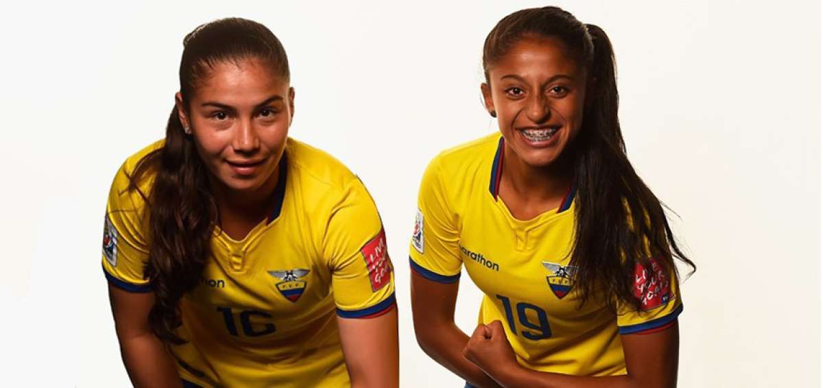 Las ecuatorianas Ligia Moreira (izq.) y Kerly Real posaron durante una sesi&oacute;n fotogr&aacute;fica previa al certamen mundial. Las 2 jugadoras fueron titulares.