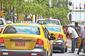 Hace 8 meses es obligatorio que el valor de la tarifa de taxi se establezca con el dispositivo. Foto: Miguel Castro / El Tel&eacute;grafo 