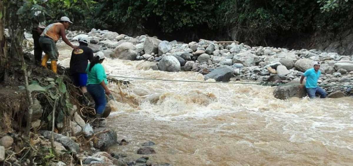 7 comunidades de Chilla y Pasaje incomunicadas por crecida de r&iacute;o