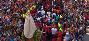 Miles de feligreses acudieron a la procesi&oacute;n en honor a la Virgen de Monserrate, en Montecristi,