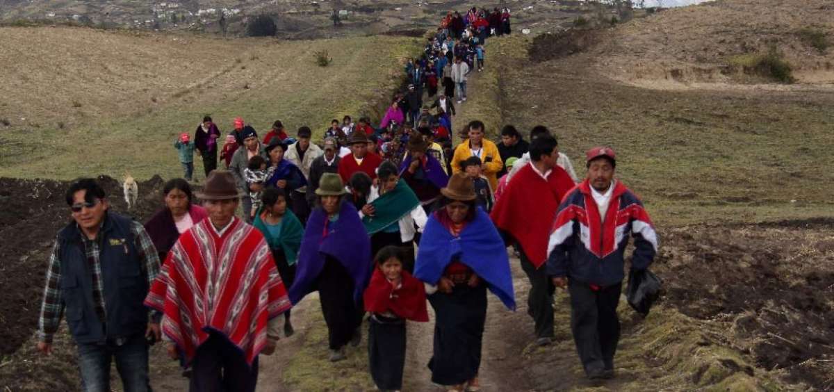 Los ind&iacute;genas se movilizan bajo una organizaci&oacute;n b&aacute;sica ya sea para realizar obras locales o para protestar. Tambi&eacute;n realizan asambleas para tratar temas.