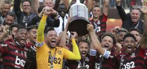 Flamengo alza la segunda Copa Libertadores de su historia