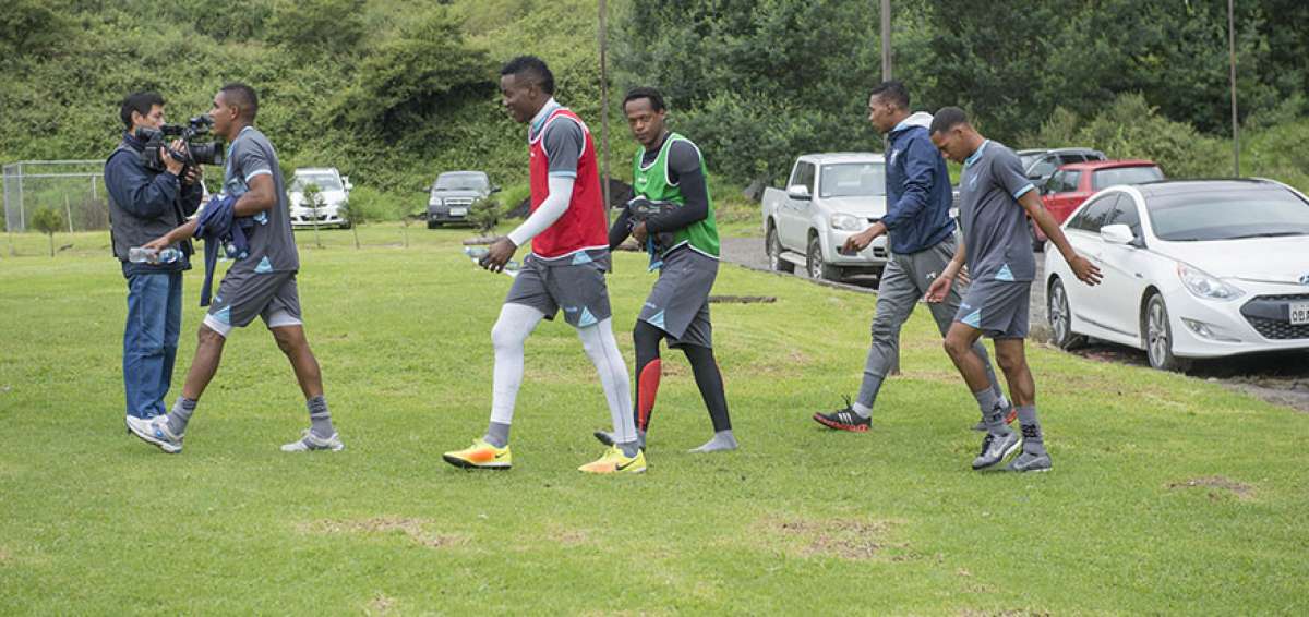 El mediocampista Romario Ibarra (verde) se recuper&oacute; de una lesi&oacute;n muscular y esta semana retorn&oacute; a los entrenamientos. Esta tarde estar&iacute;a en el rol estelar.  