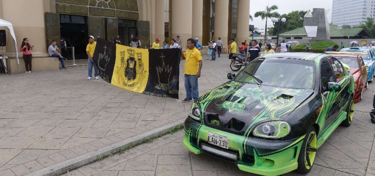 El tuning es uno de los emprendimientos promovidos por los dos grupos. Ellos quieren que los adolescentes se alejen de las drogas.  
