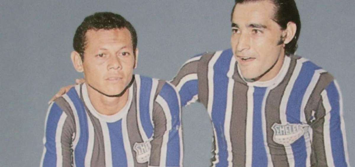 F&eacute;lix Lasso (izquierda) y Alberto Cabaleiro, con 12 goles cada uno, fueron los mayores anotadores de Emelec en la temporada de 1971.   