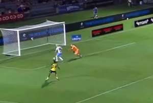 Uno de los &#039;bloopers&#039; más insólitos de 2024 en el fútbol profesional