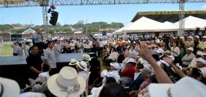 El presidente Moreno en su discurso en Montecristi destac&oacute; que los campesinos reciben ya 100 d&oacute;lares mensuales. En el evento escuch&oacute; pedidos del pueblo.