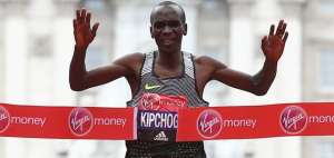 Kipchoge repite triunfo en marat&oacute;n de Londres y roza r&eacute;cord del mundo