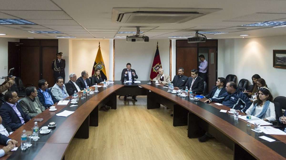 El Comit&eacute; C&iacute;vico de Quito cumpli&oacute; hoy su segunda reuni&oacute;n para abordar temas relacionados al Cotopaxi. Foto: Jhon Guevara/ EL TEL&Eacute;GRAFO.