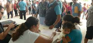 Decenas de habitantes de Monte Sina&iacute; inscribieron sus datos para acceder a la regularizaci&oacute;n de predios.