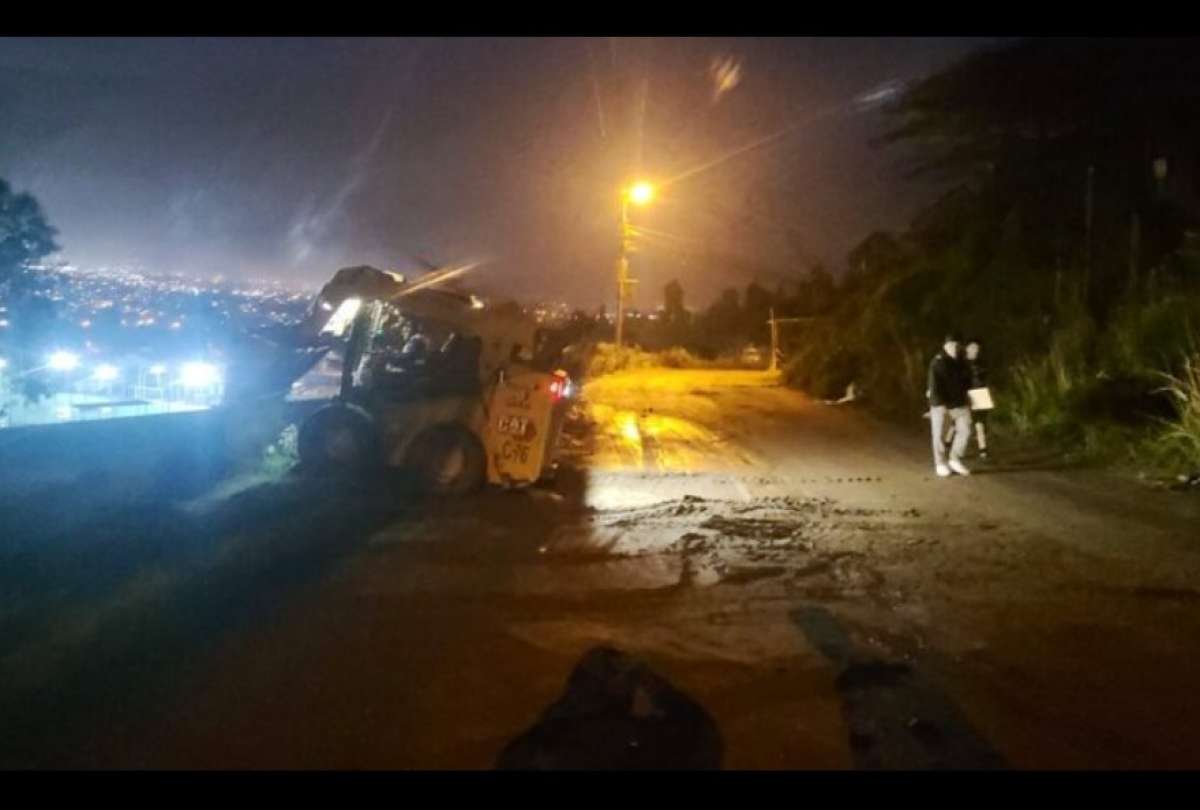 Quito atiende deslave: 14 emergencias por lluvias y cinco familias reciben asistencia