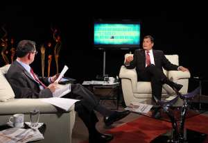  &rlm; El presidente Rafael Correa dialog&oacute; con Carlos Rabascal en el programa Pulso Pol&iacute;tico, en TC Televisi&oacute;n. Foto: Cortes&iacute;a / Presidencia 