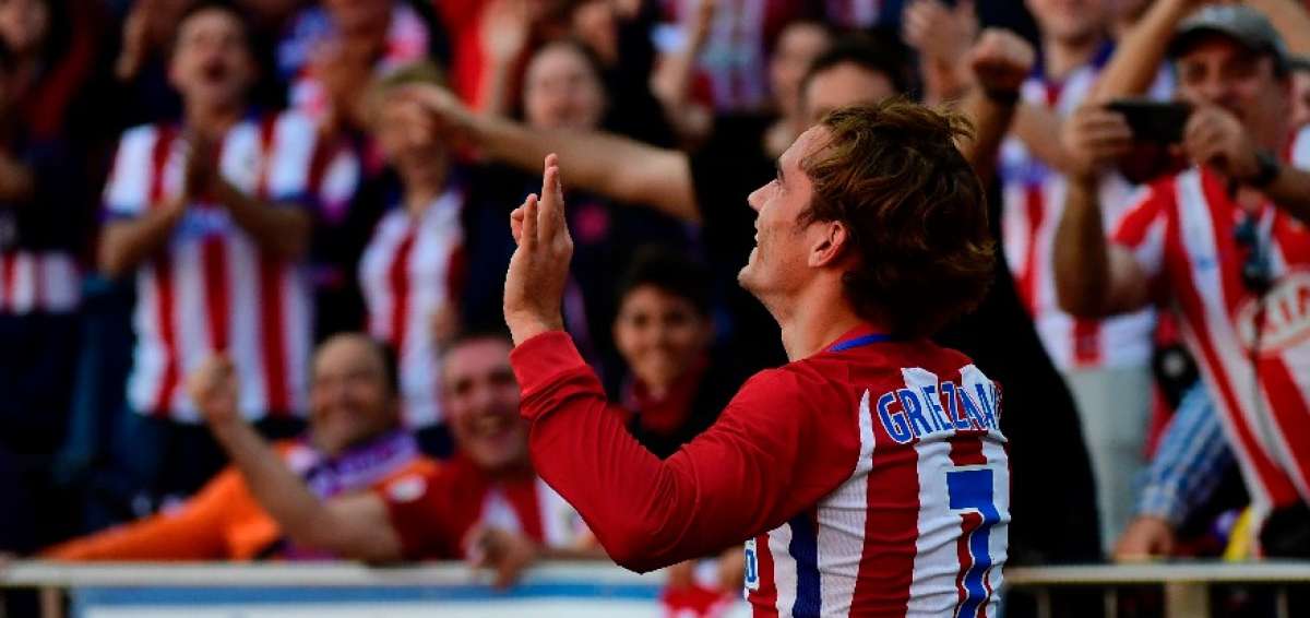Antoine Griezmann, desde la izquierda, anot&oacute; el segundo gol con un magistral tiro libre. El franc&eacute;s tambi&eacute;n comenz&oacute; la jugada del tercer tanto.