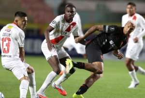 Liga de Quito resisti&oacute; en la altura de El Alto y se llev&oacute; el triunfo en los minutos finales.