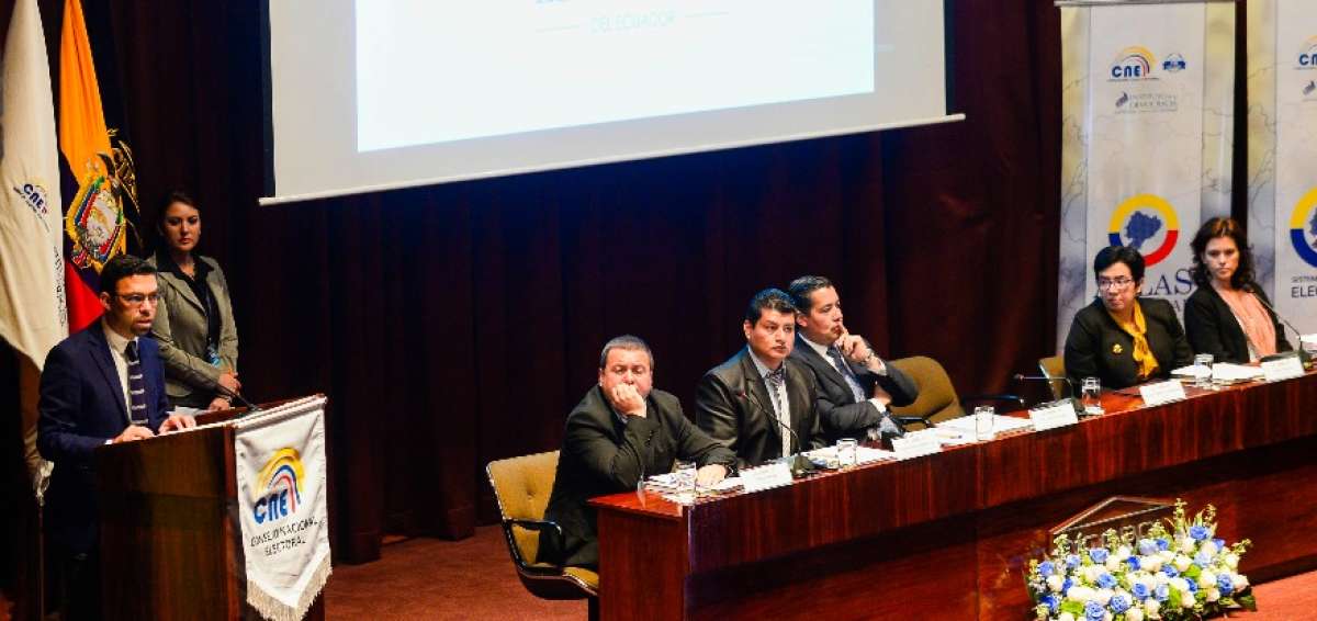 Juan Pablo Pozo, presidente del CNE, durante la presentaci&oacute;n del Atlas Electoral.