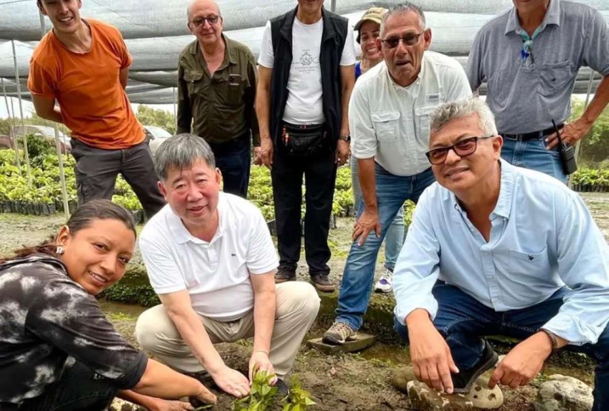 Wang Lichao, embajador del Cacao y Chocolate Ecuatoriano de China, recorri&oacute; Los R&iacute;os. 
