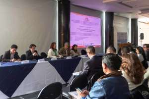 Uno de los principales ejes de la discusi&oacute;n fue sobre la alimentaci&oacute;n como un negocio o como un derecho. Foto: Miguel Jim&eacute;nez / El Tel&eacute;grafo