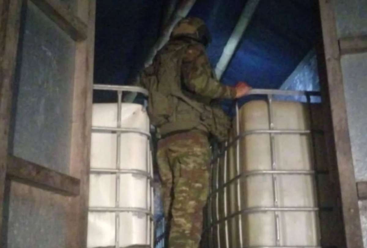 Ej&eacute;rcito detecta perforaci&oacute;n clandestina y decomisa 4.000 galones en La Troncal