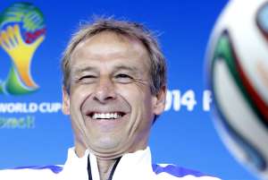 J&uuml;rgen Klinsmann cuestion&oacute; la designaci&oacute;n del &aacute;rbitro argelino para el duelo entre Estados Unidos y B&eacute;lgica. Foto: EFE