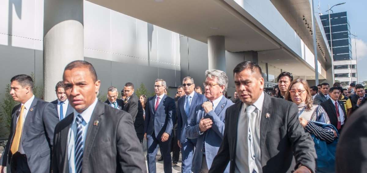 Actualmente la seguridad presidencial se compone de 1.200 miembros entre polic&iacute;as y militares.