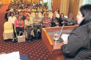 Cient&iacute;ficos, profesionales, estudiantes de sicolog&iacute;a, abogados, polic&iacute;as y otros, participaron en el congreso. Foto: Miguel Castro / El Tel&eacute;grafo