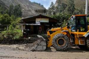 En la v&iacute;a La Man&aacute;-Latacunga hubo un deslave el domingo. Esto ocasion&oacute; el cierre temporal de la carretera y congesti&oacute;n vehicular por al menos 2 horas. Foto: Roberto Ch&aacute;vez / El Tel&eacute;grafo