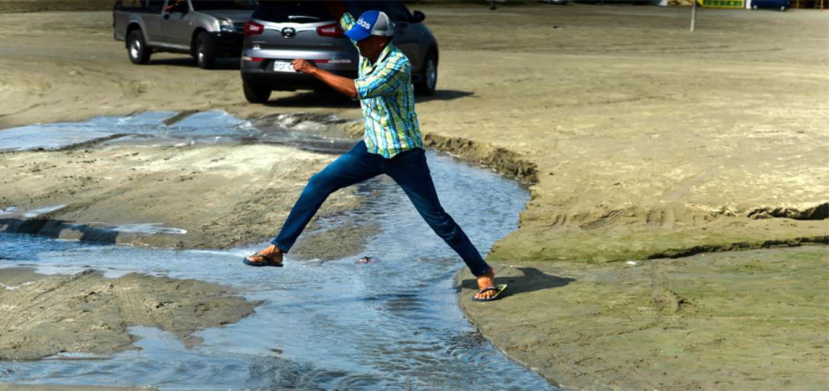 Descontaminar la playa de Tarqui, eliminando las lagunas de oxidaci&oacute;n a cambio de una planta de tratamiento, es uno de los planes.