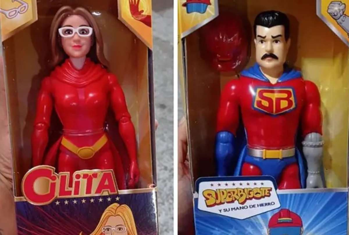 El gobierno venezolano entregó juguetes con las imágenes de Cilia Flores y Nicolás Maduro como 'superhéroes'. 